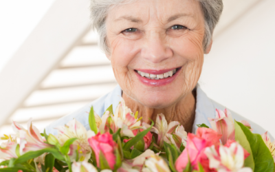 Frühling und Pflege: Wie Seniorinnen und Senioren sicher und selbstbestimmt durch die warme Jahreszeit kommen